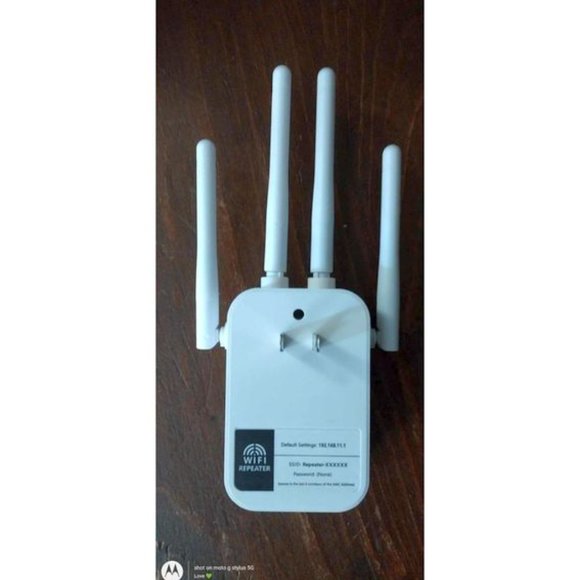 Long Range 1200Mbps 2.4G 5G Dual Band Wireless Internet WiFi Repeater - Picture 2 of 7